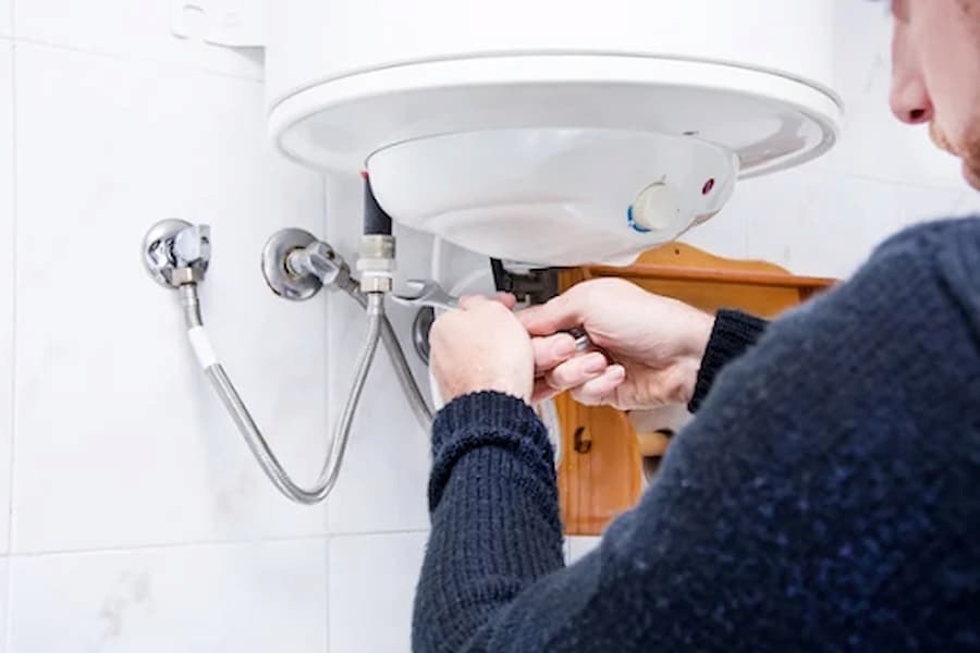 Kesalahan yang Wajib Diwaspadai saat Pemasangan Water Heater Listrik