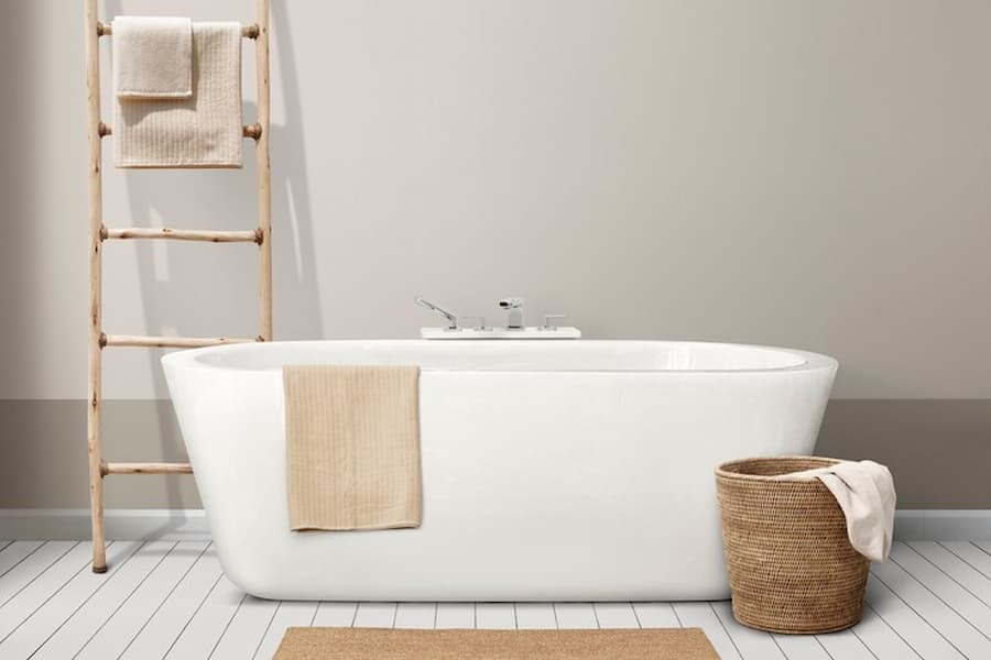 Kamar Mandi dengan Bathtub Freestanding